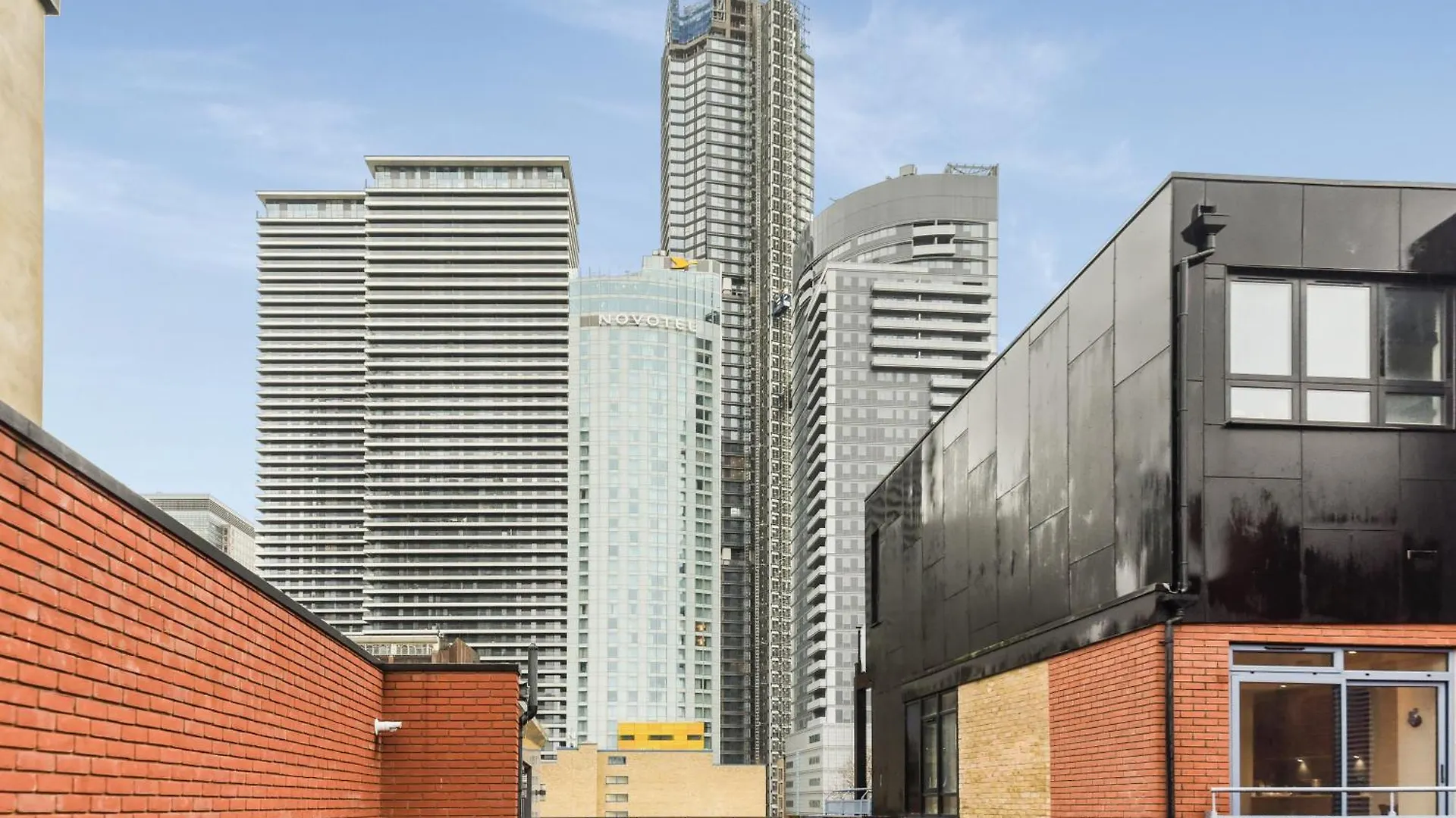 Large 2 Bed 2 Bath Flat With Patio, Canary Wharf London 0*,  United Kingdom