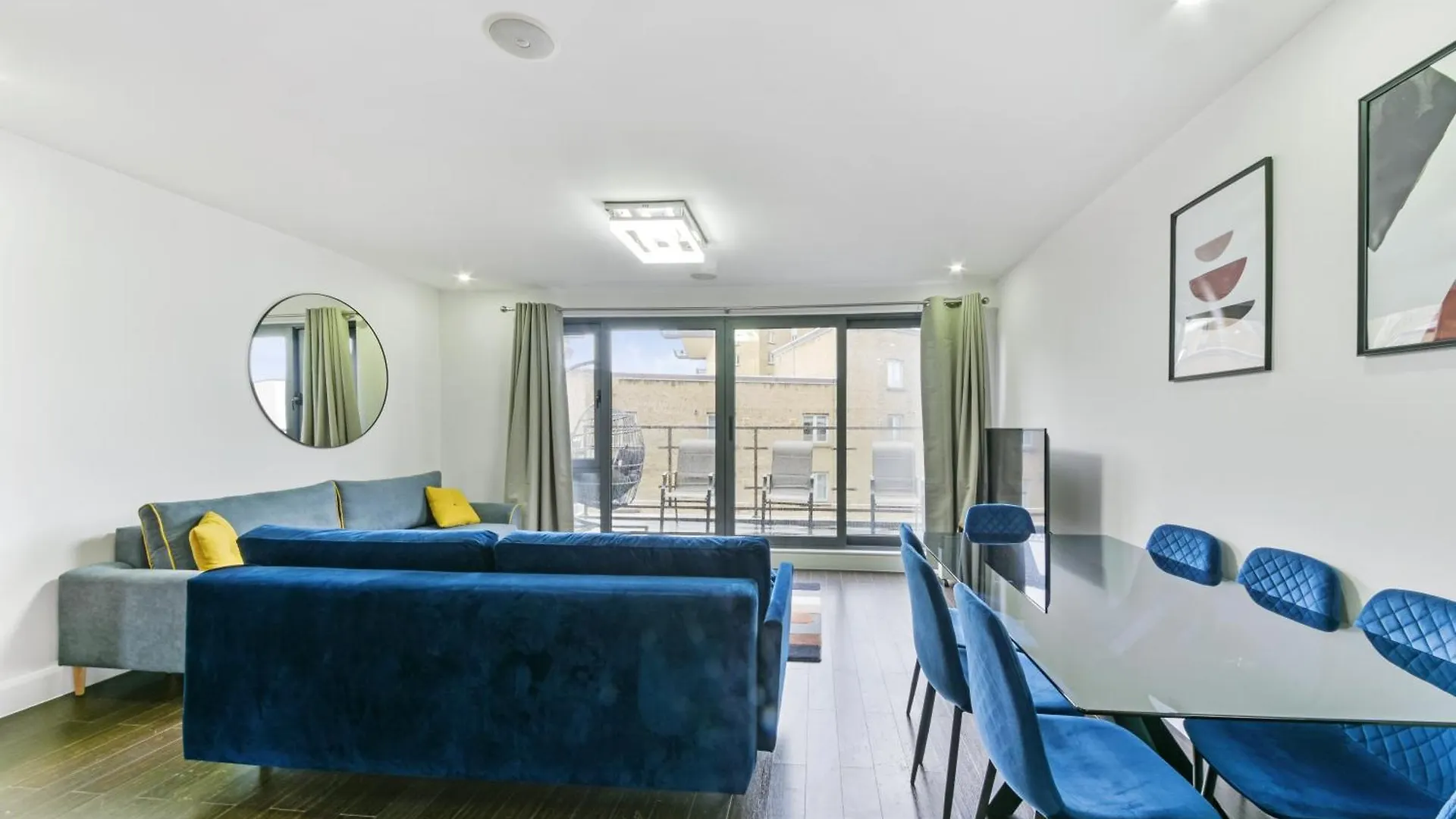 Large 2 Bed 2 Bath Flat With Patio, Canary Wharf London 0*,