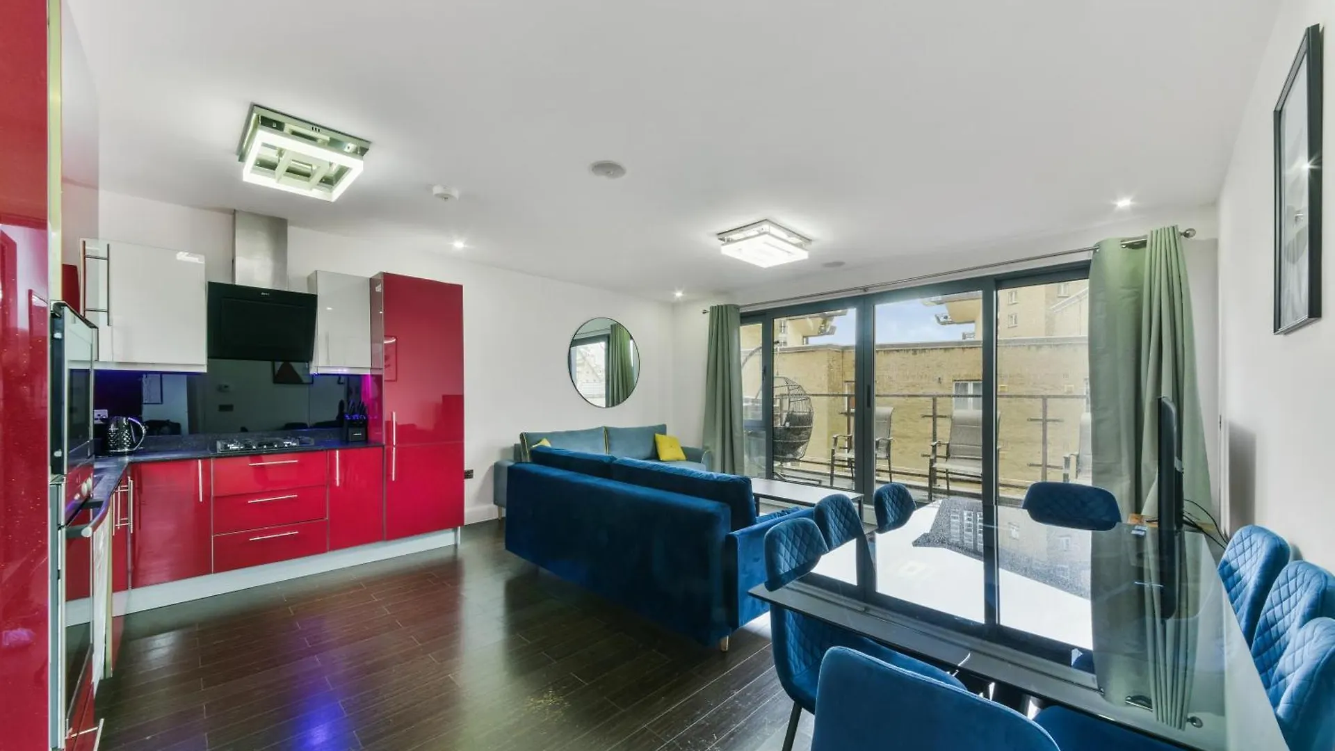 Apartment Large 2 Bed 2 Bath Flat With Patio, Canary Wharf London
